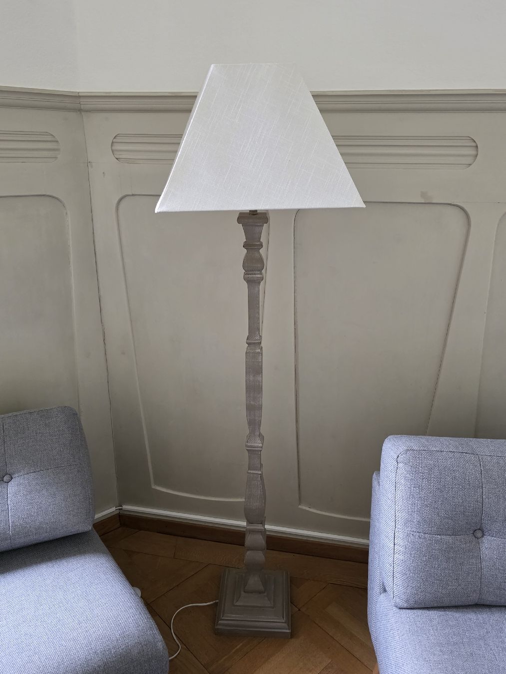 Lampade: Stehlampe - Holz grau mit Stoffschirm  – Usato da Zürich venduto da aez_25sd