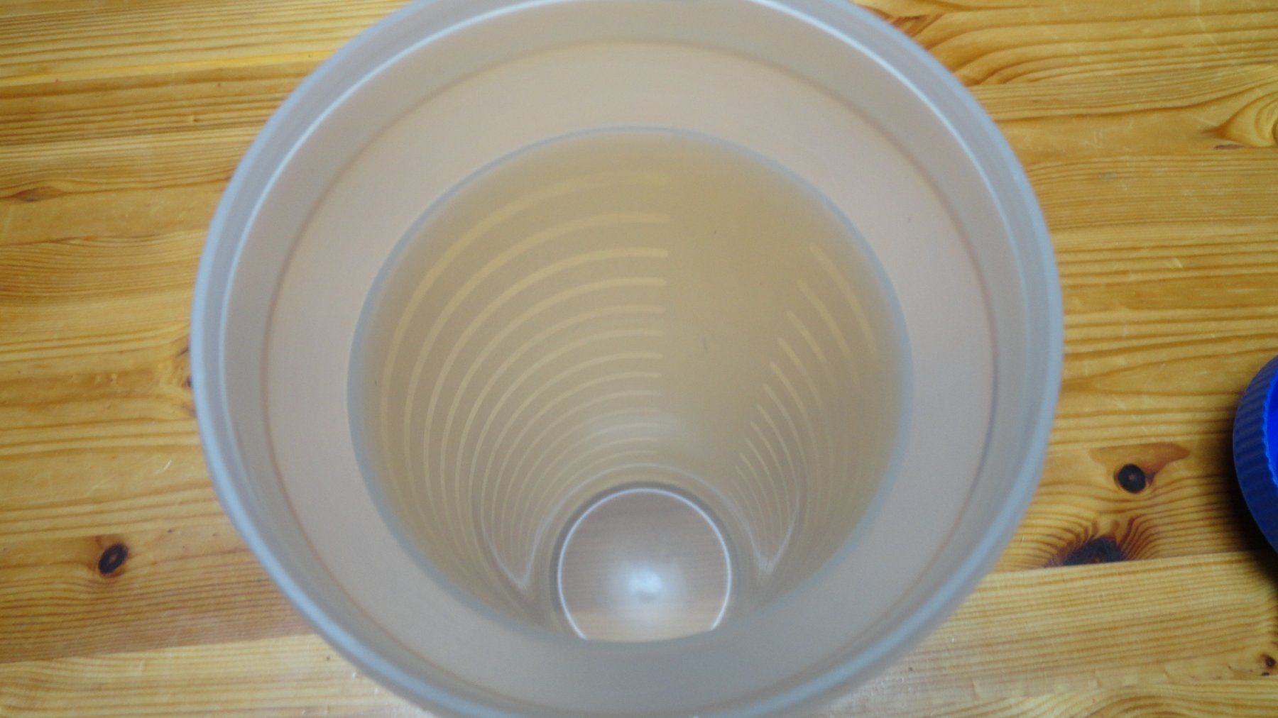 Tupperware Contenitori & Simili: Tupperware Shaker 750ml komplett Neuwertig – Usato da Gstaad venduto da Meiel2020 3