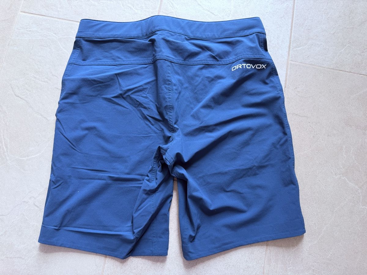 Ortovox Pantaloni: Ortovox Shorts Damen Gr. M – Usato da Brüttisellen venduto da Ayersa 1