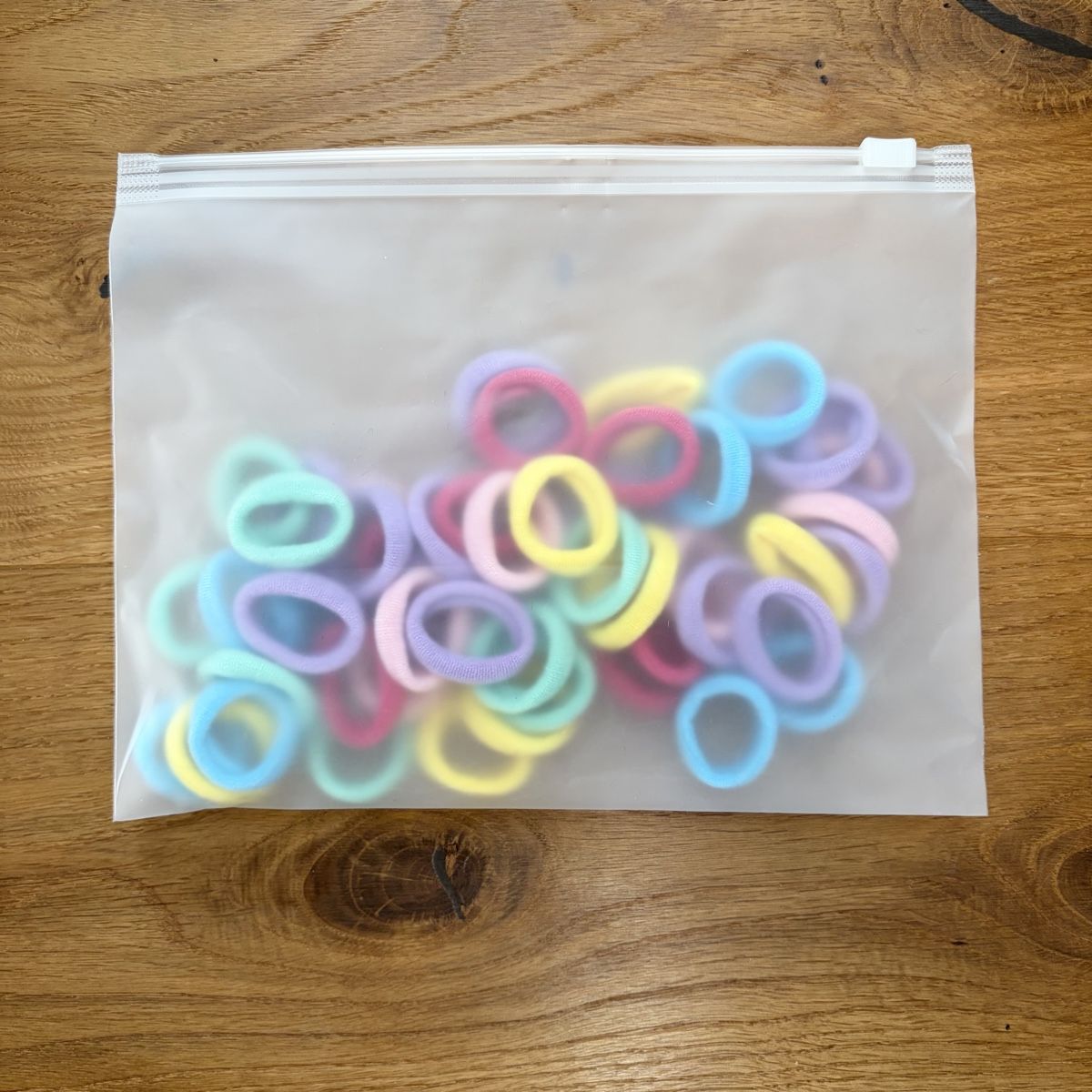 Accessori per capelli: 50 Haargummis bunt, NEU – Nuovo e nell'imballaggio originale da Hinwil venduto da crn139