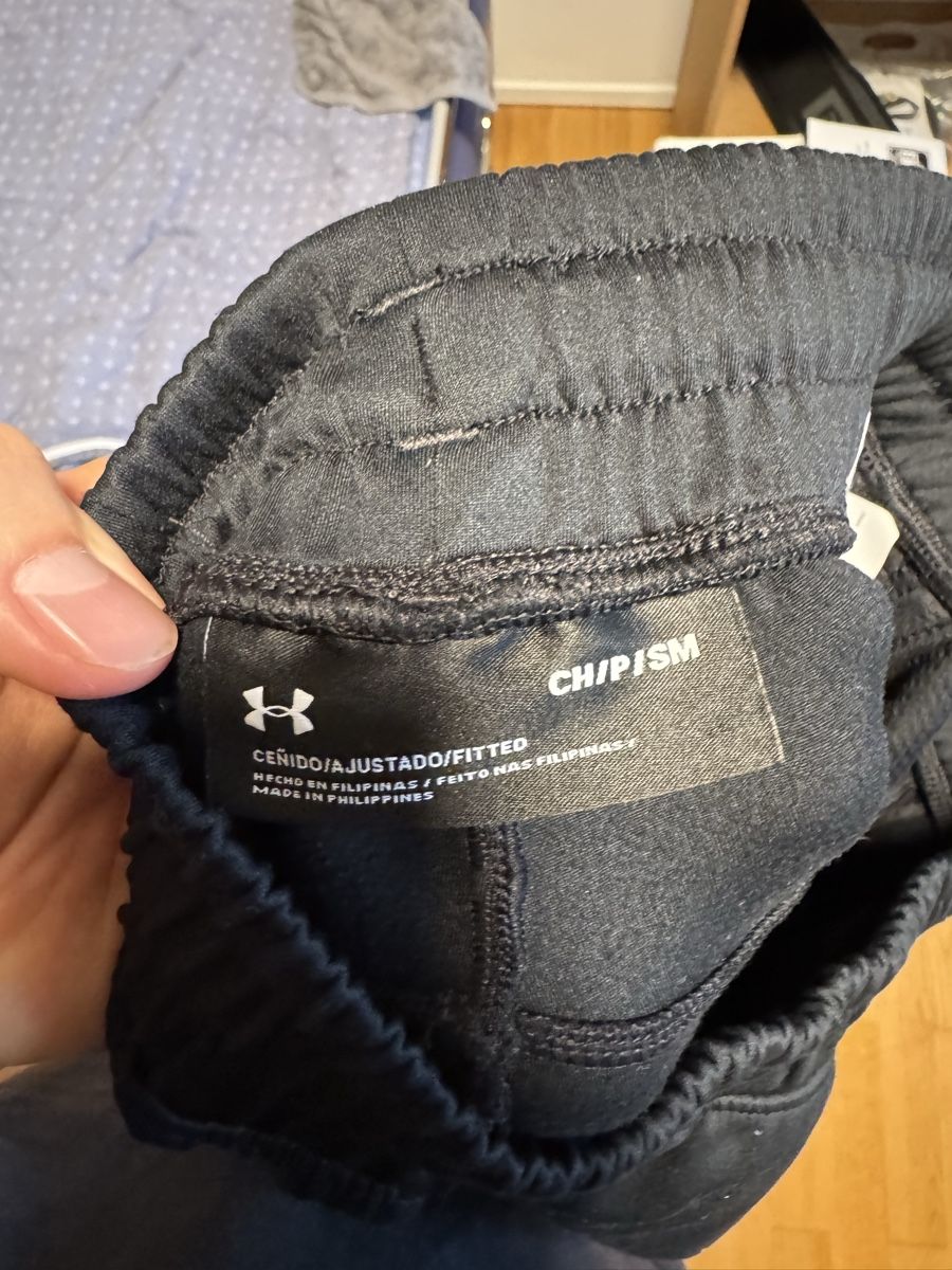 Under Armour Pantalons: Under Armour Project Rock track pants Jogginghose – D'occasion à Zürich par tim_t6kb 1