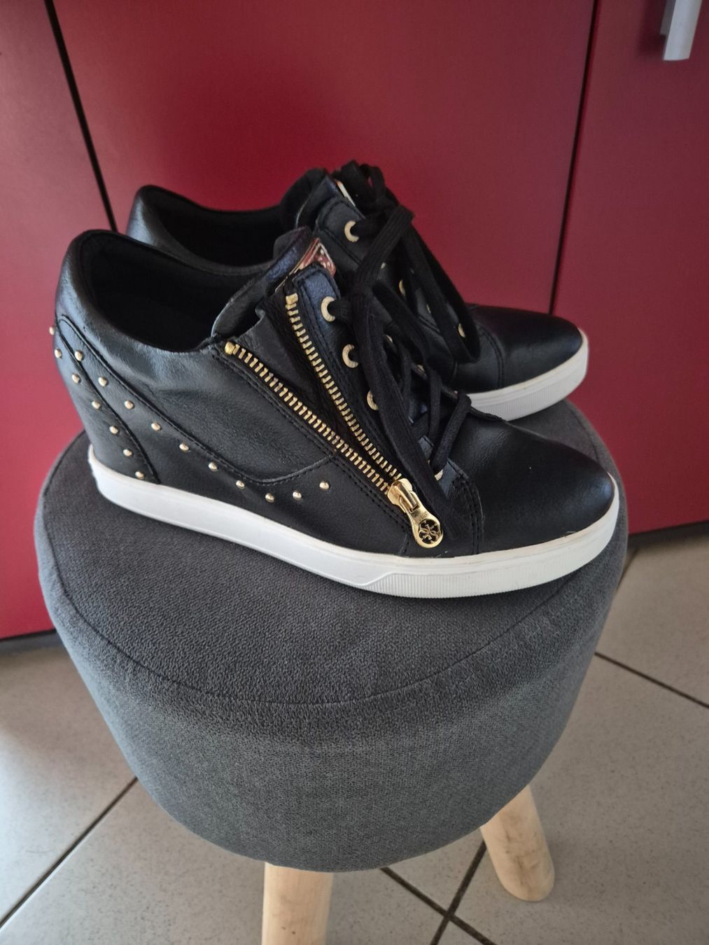 Guess Scarpe da donna: Guess Bottines – Usato da Grandfontaine venduto da Raccooncity 3