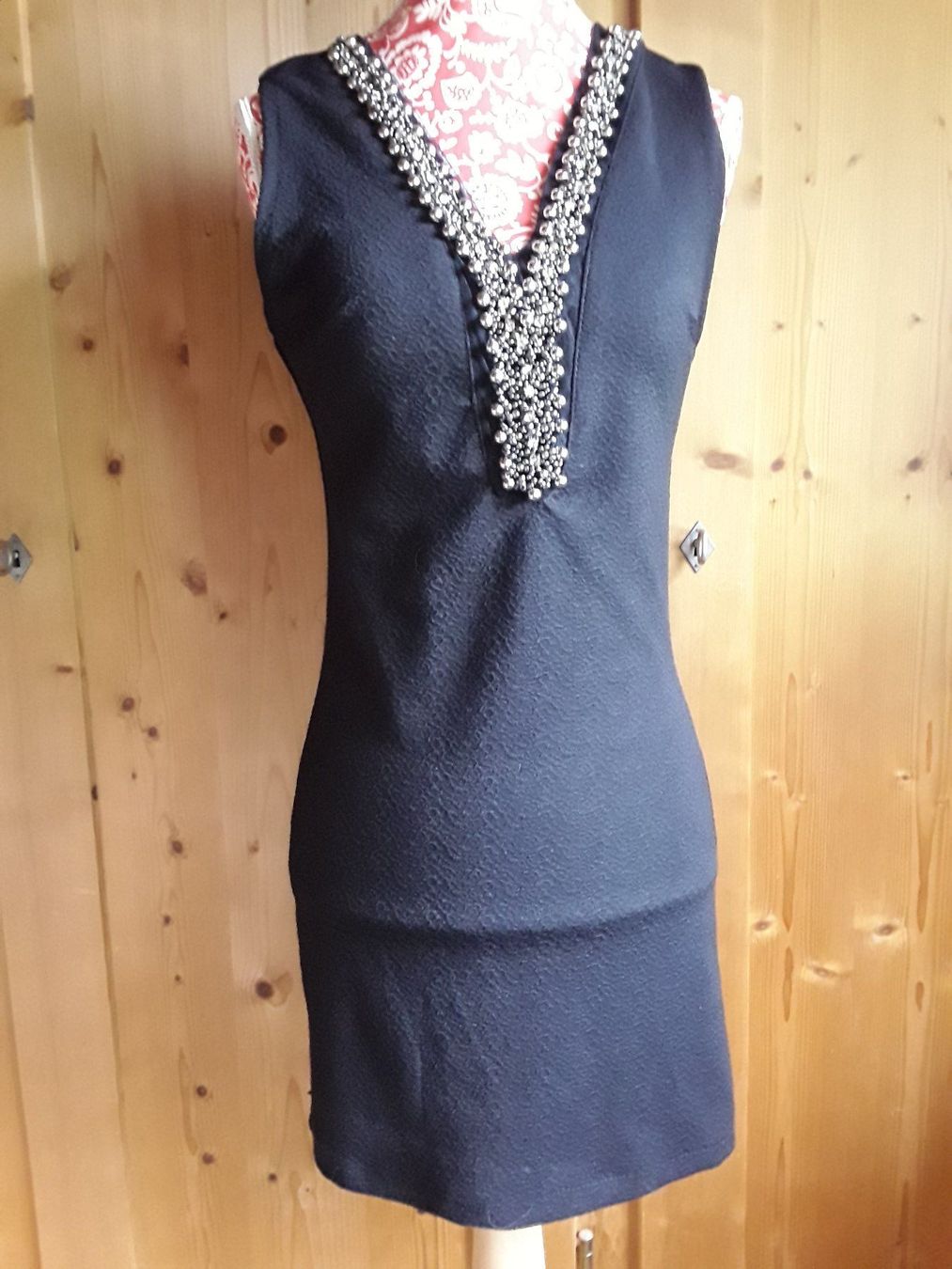 Kleider: Schickes schwarzes Minikleid Gr. S mit Perlen – Gebraucht aus Wattwil von tannenmeise73