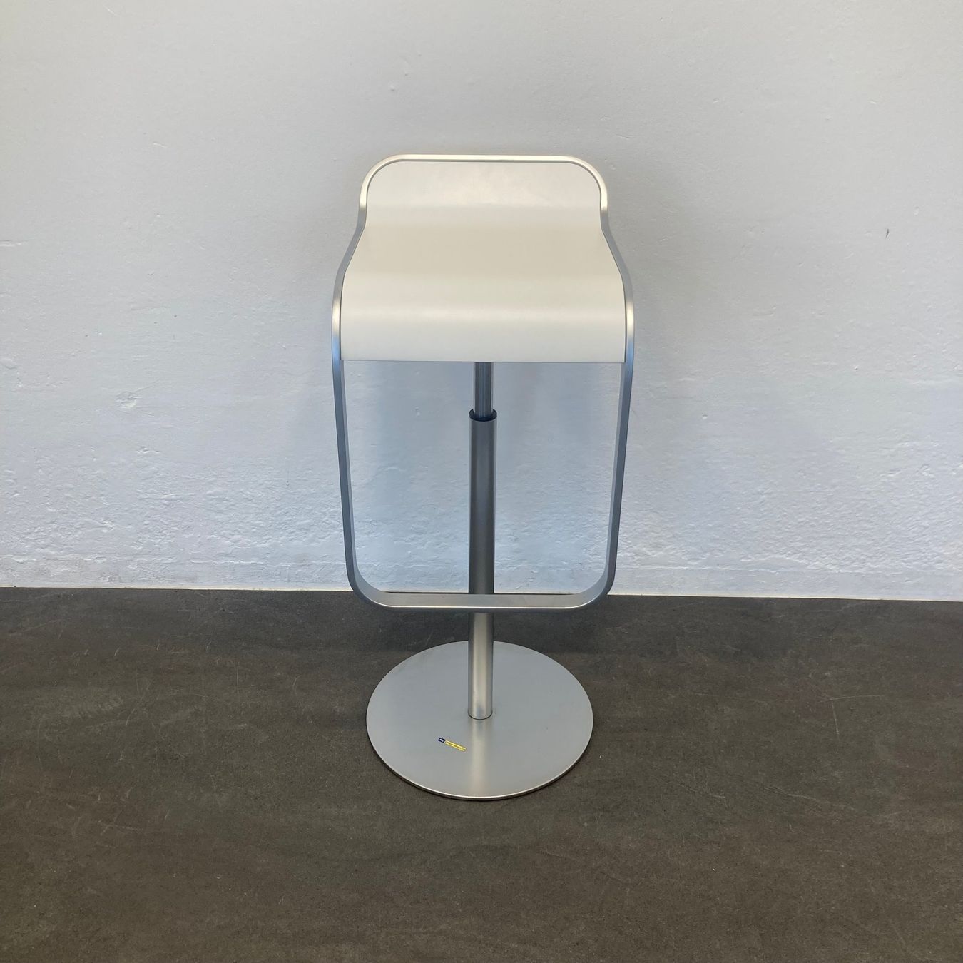 Lapalma Sgabelli: lapalma Lem S80 Barhocker Kunststoff Weiss – Usato da Schönenwerd venduto da mcofficeshop