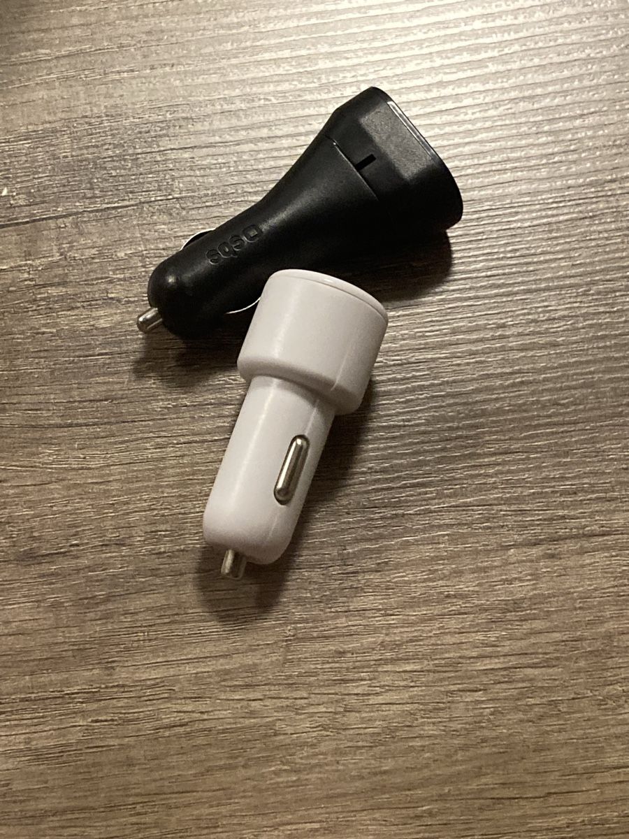 Caricabatterie: Auto Ladegerät 3x USB 2x USB Schwarz Weiss Gut – Usato da gretzenbach venduto da mic_cvj6 1