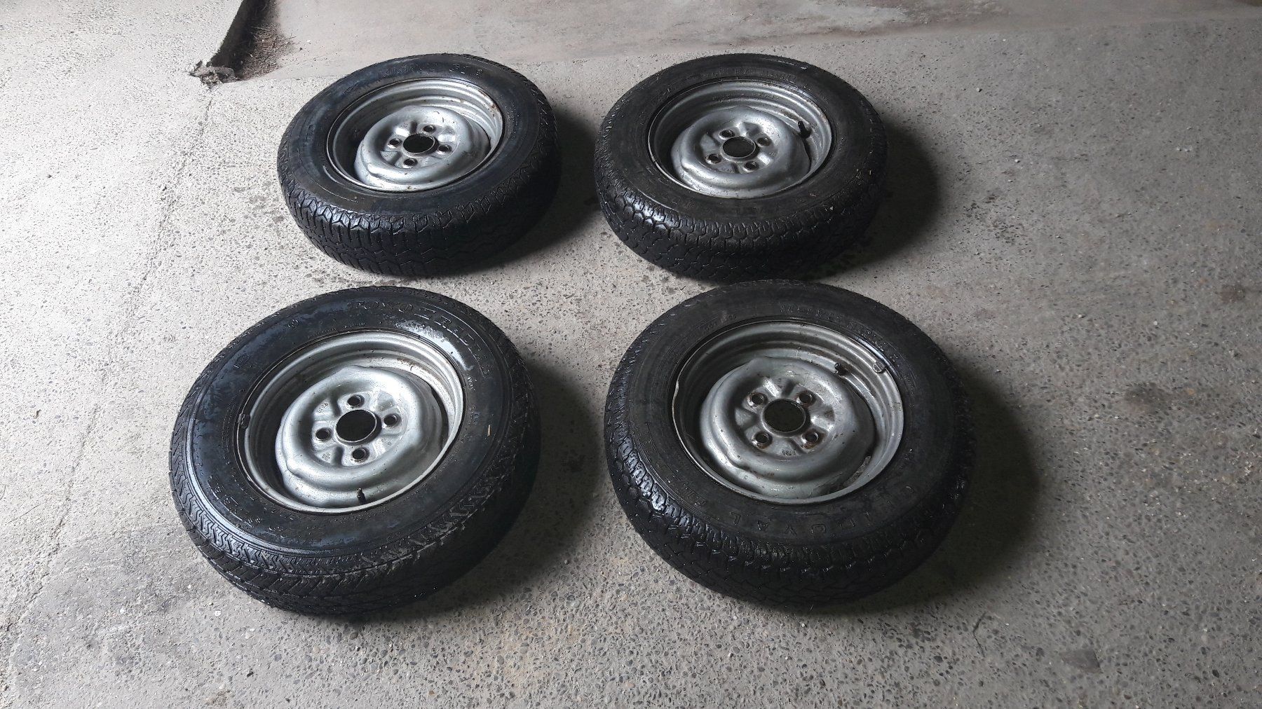 Jantes: Auto Komplettes Rad 4.00x12 – Neuf avec emballage d'origine à Laufen par Mann455
