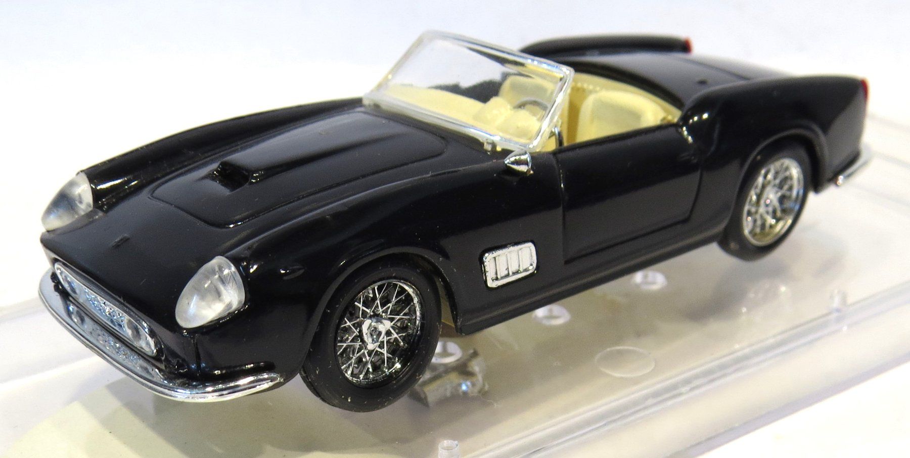 Ferrari Modellautos: 1:43 Ferrari 250 GT 1960 – Neu und originalverpackt aus Ettingen von Burago