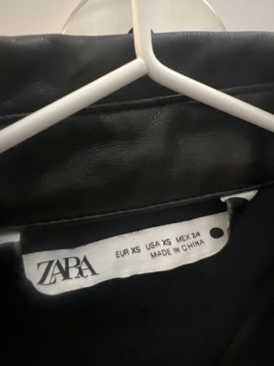 Zara Blusen: Schwarze Zara Bluse in Lederoptik – Gebraucht aus Oberengstringen von pri_c8jk 1
