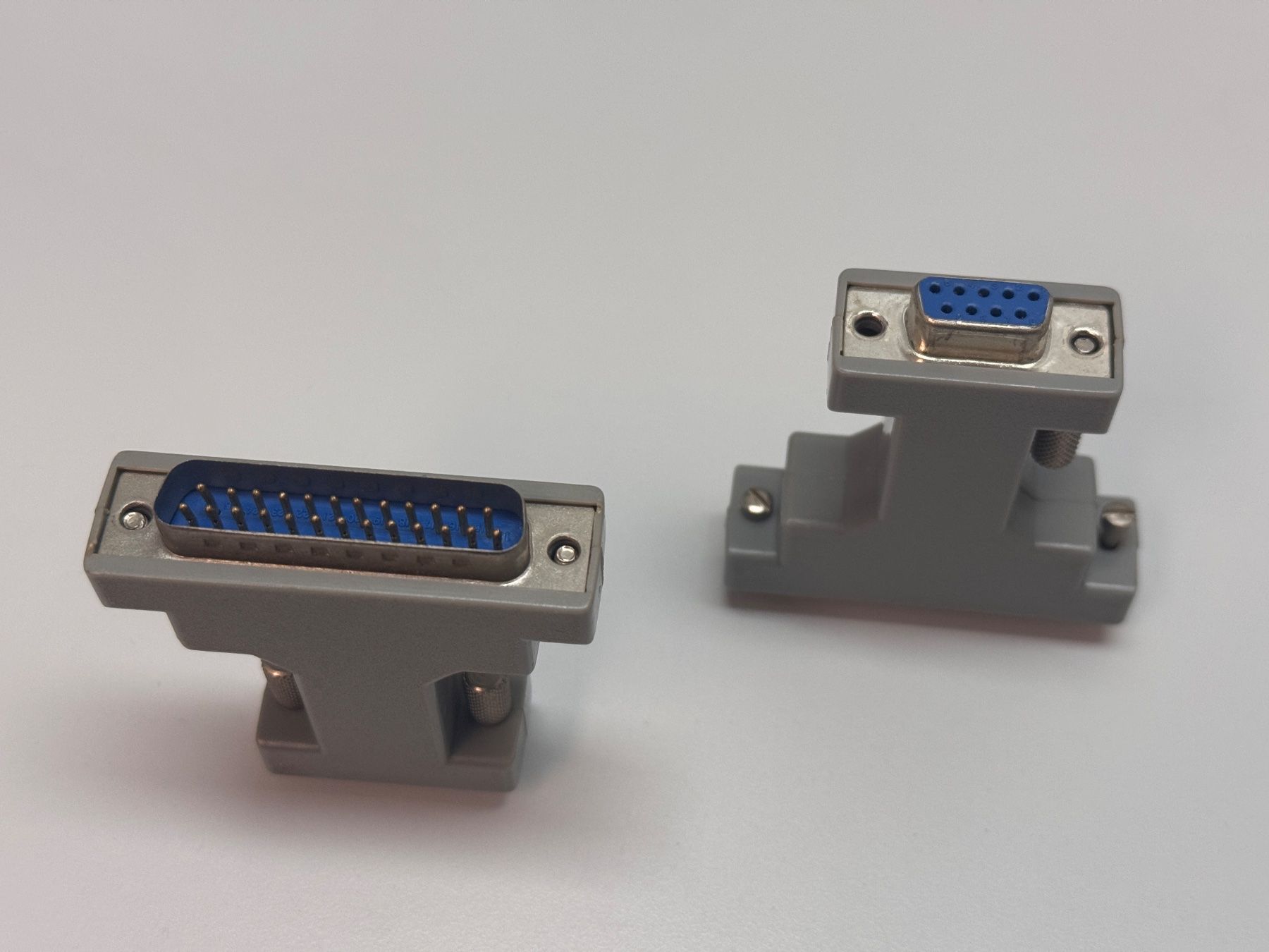 Laufwerke & Adapter: RS 232 Gender Changer 9 W / 25 M – Gebraucht aus Humlikon von GX30 3
