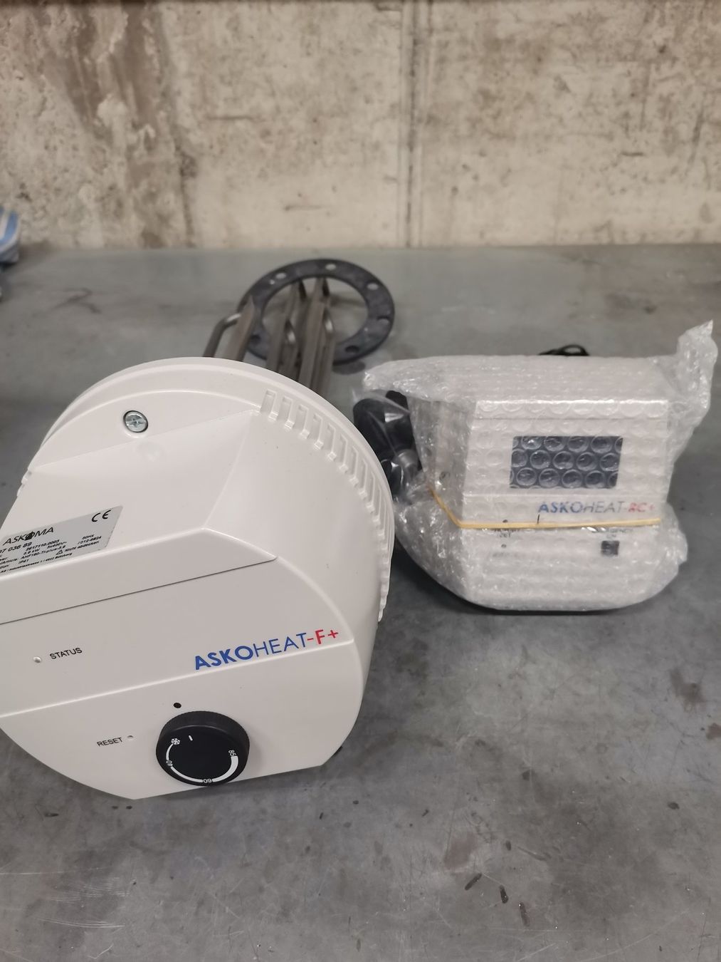 Radiatori: Askomo PV- Elektroeinsatz – Nuovo e nell'imballaggio originale da Kirchenthurnen venduto da mina34 1