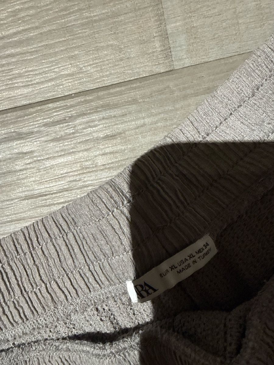 Zara T-shirts: Ensemble Zara  – D'occasion à Tramelan par mar_xrj7 1