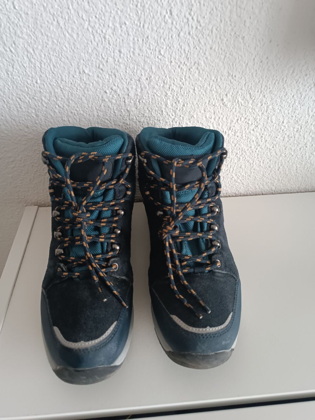 Scarpe da uomo: Wanderschuhe Gr 37 – Usato da Binz venduto da julijuli 2