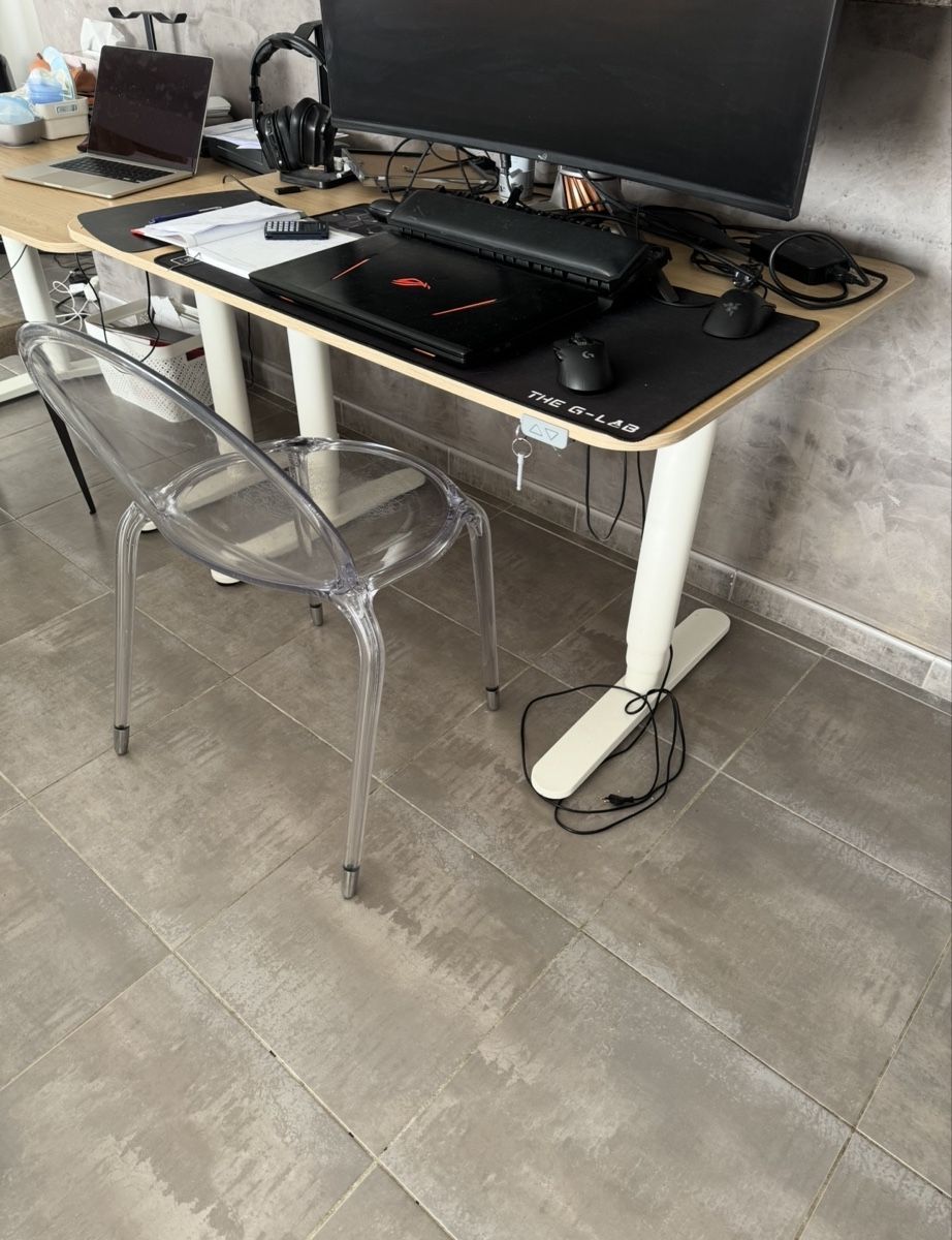 Scrivanie: Bureau électrique IKEA – Usato da Farvagny-le-Grand venduto da Leonne
