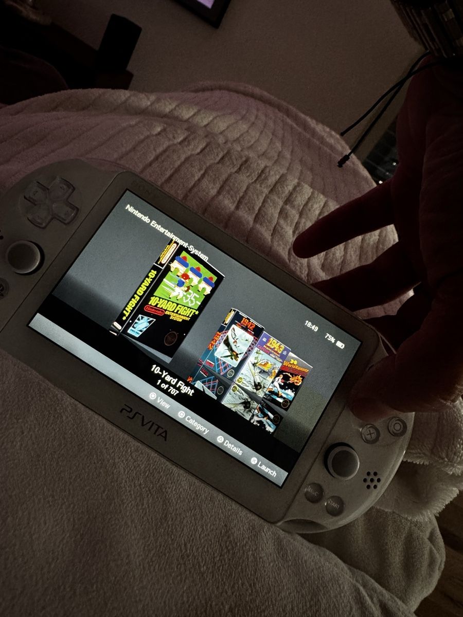 Sony Consoles: Sony PS Vita – D'occasion à Riken AG par Herakles.18 5
