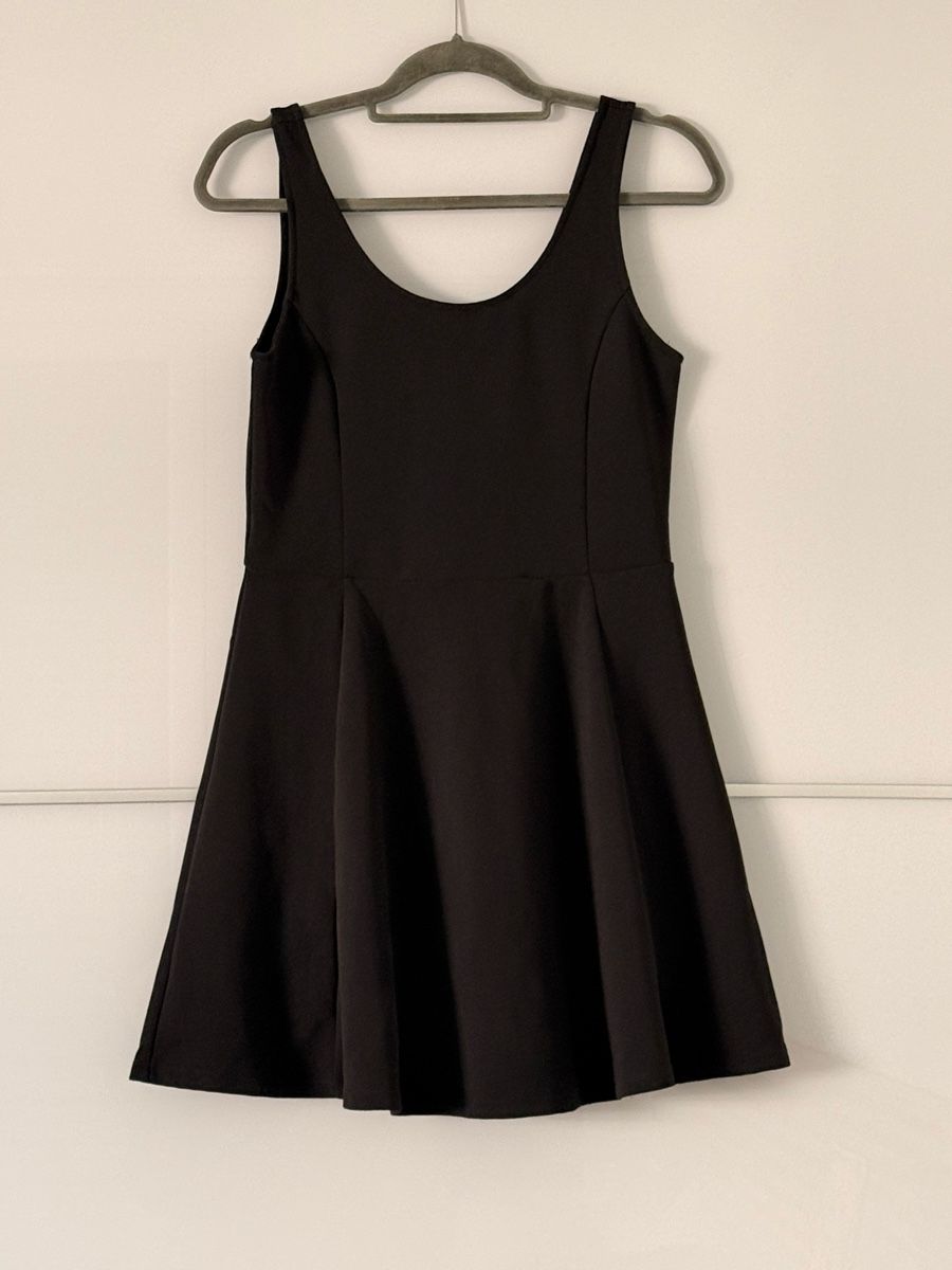 H&M Vestiti: DIVIDED, Kleid, Gr.40,schwarz – Nuovo (secondo la descrizione) da Basel venduto da sel_g