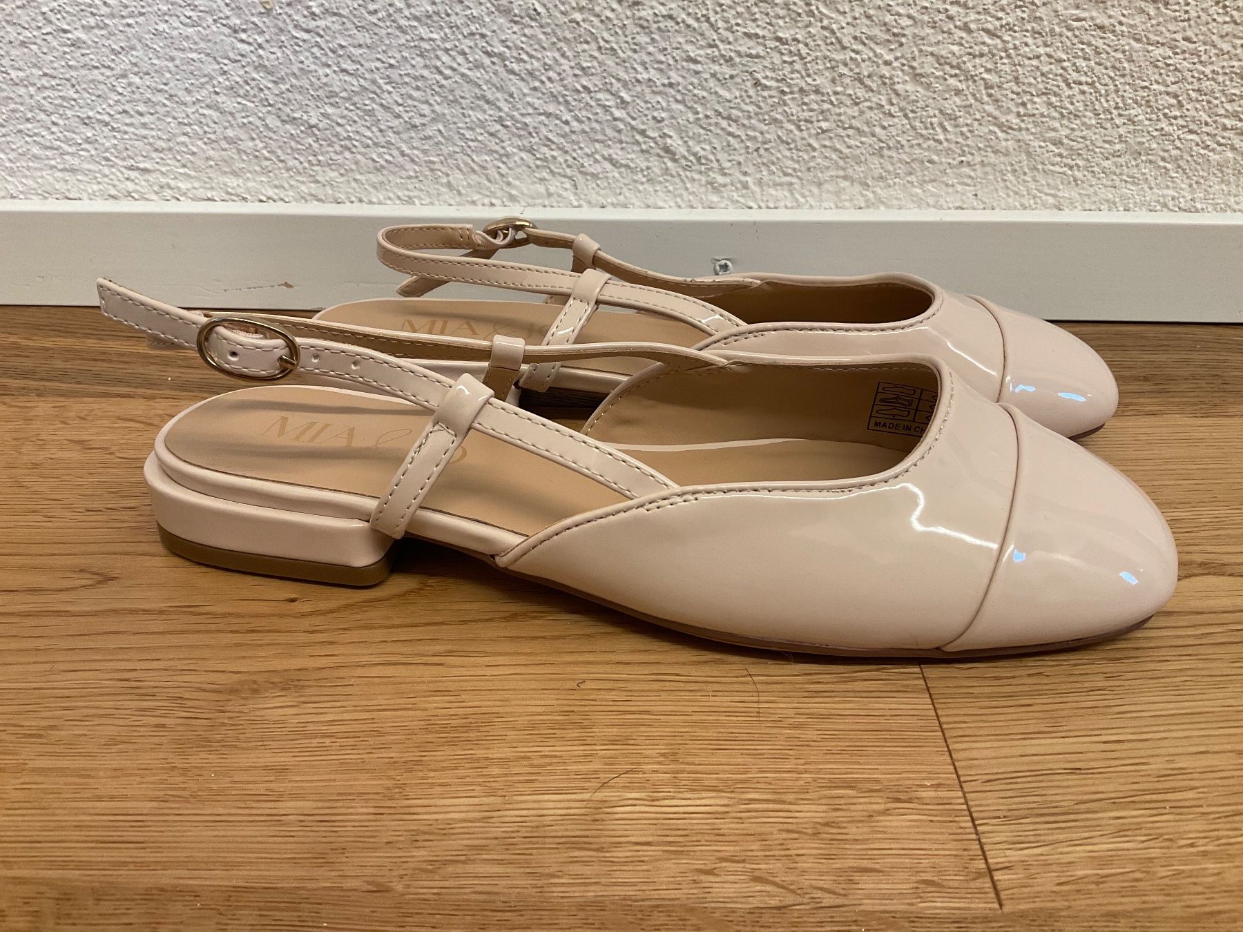 Scarpe da donna: Neue, ungetragene Sandalen, 37 – Nuovo (secondo la descrizione) da Luzern venduto da Juliette1907