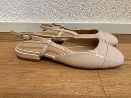 Neue, ungetragene Sandalen, 37
