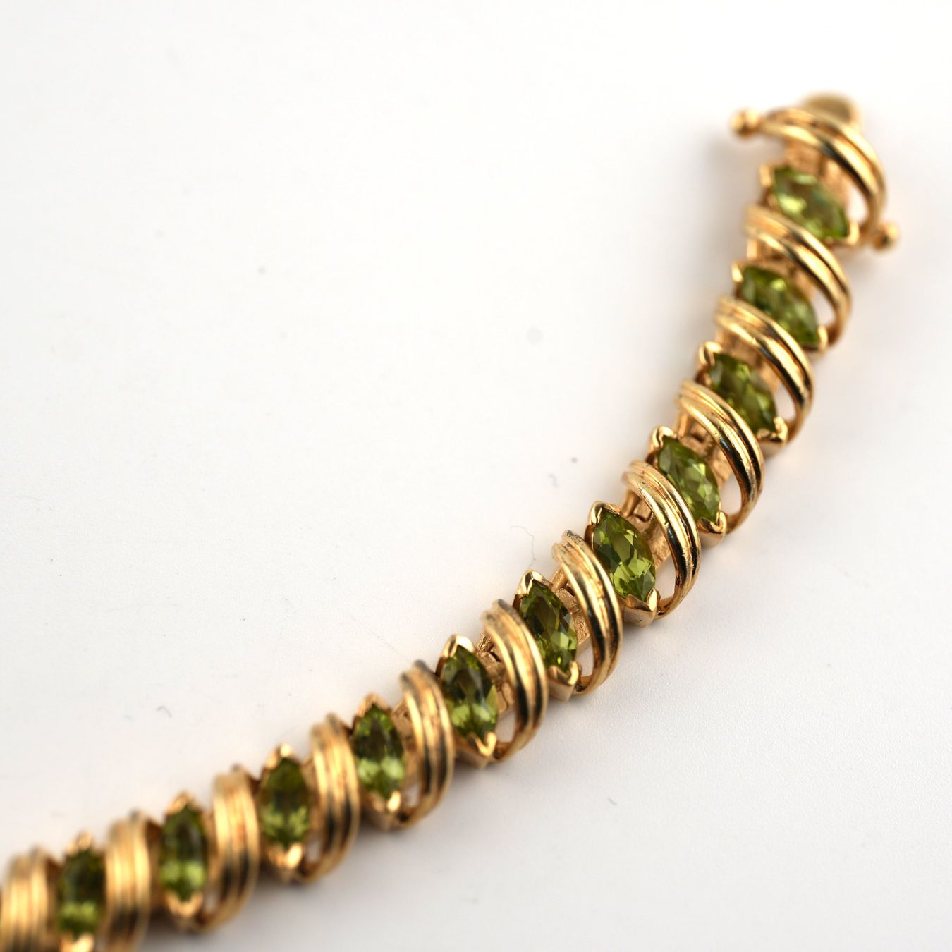 Bracelets: Silberarmkette 925 mit hellgrünen Steinen – D'occasion à Basel par Vip24 1