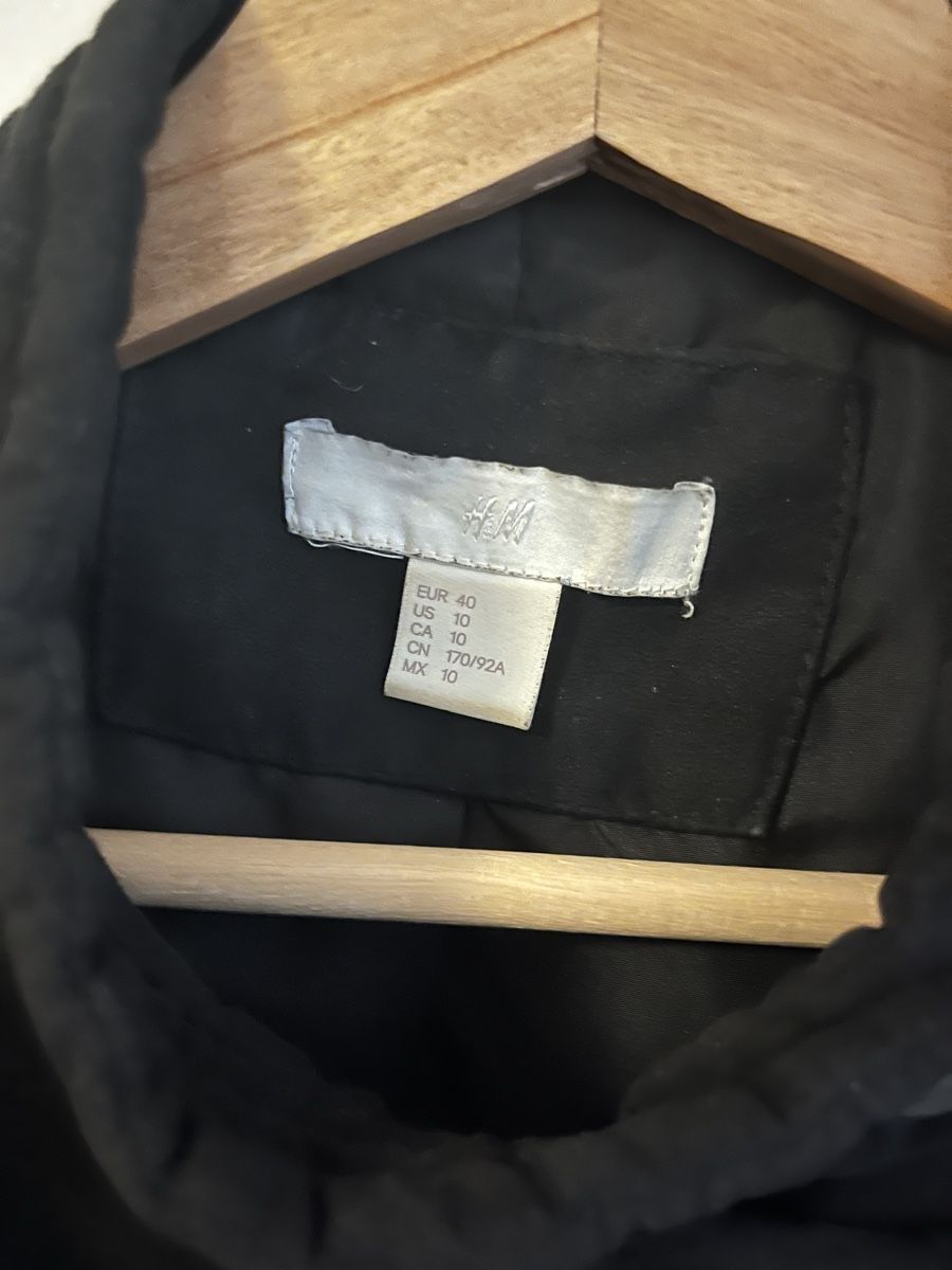H&M Giacche: Schwarze H&M Jacke Gr. 40 Übergangsjacke – Usato da Schübelbach venduto da lan_2rdc 1