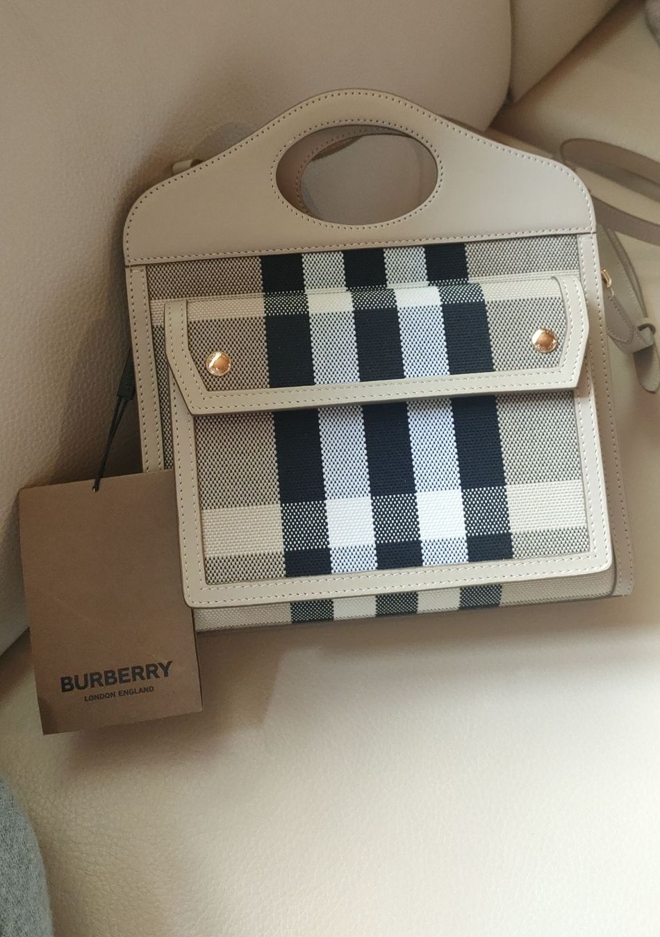 Burberry Borse da donna: Schicke Burberry Tasche, neuwertig – Nuovo (secondo la descrizione) da Wil SG venduto da Peachy 1