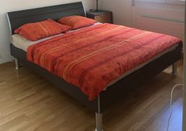 Komplettes Bett