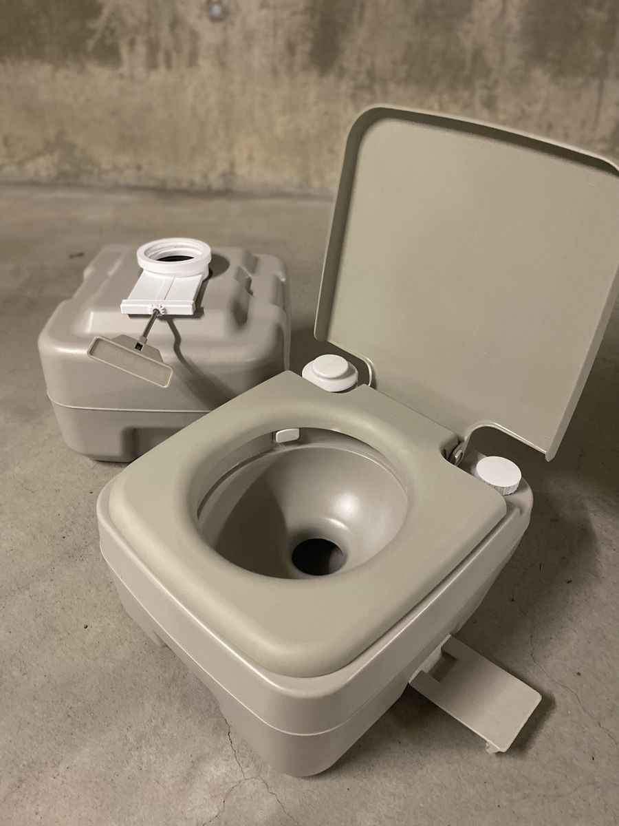 WC: Camping-Toilette mit Spühlung – Usato da Dübendorf venduto da mibue68 1
