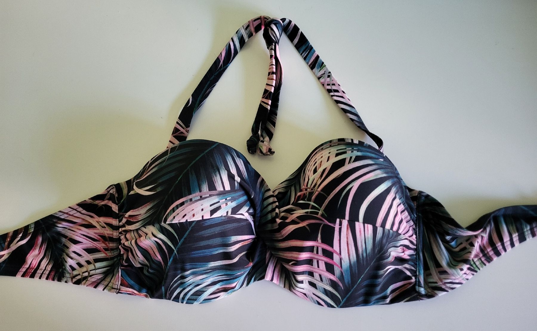 Lotti di vestiti: Badeshorts & Bikini-Oberteile – Usato da Lohn SH venduto da Svalmi