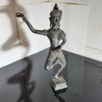 Hochwertige Yogastatue aus Eisen und Bronze