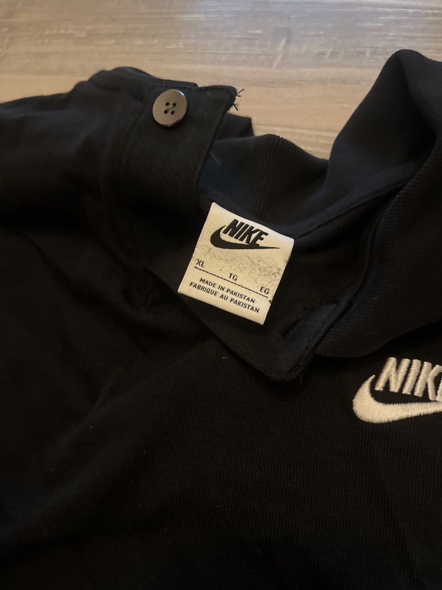 Nike Magliette Polo: Polo noir NIKE – Usato da Le Locle venduto da Mayd_h 1