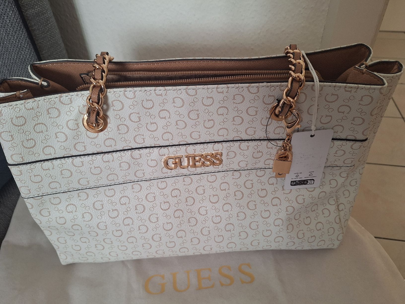 Guess Sacs femmes: Guess  sac à main  – Neuf avec emballage d'origine à Fribourg par car_6vvs