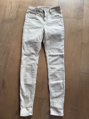 EDC by ESPRIT - hellbeige Jeans mit Used-Effekten Gr. 27/32