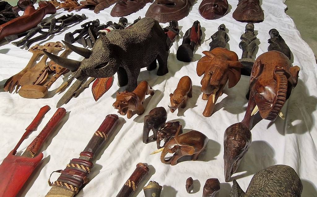 Sculture & Statue: afrikanische Masken, Figuren u.A. – Usato da Regensdorf venduto da Beeker 1