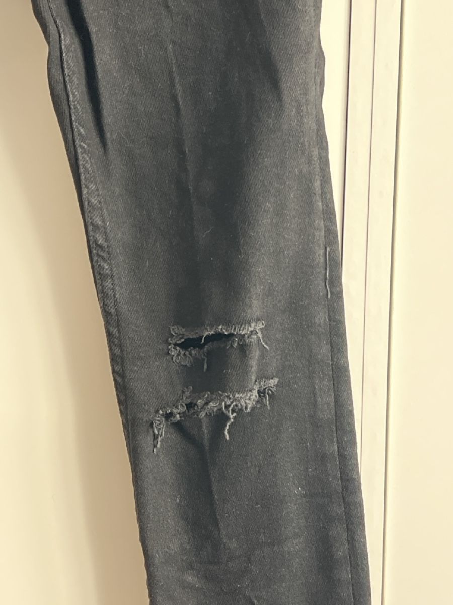 Bershka Jeans: Jean slim noir Bershka, Taille 34 – Nuovo (secondo la descrizione) da Renens VD venduto da sar_bwz5 1