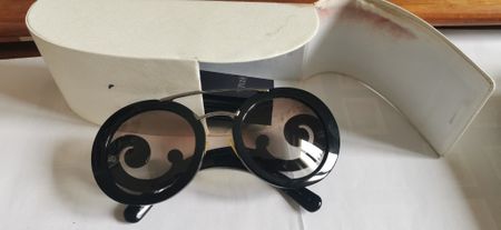 lunettes de soleil Prada