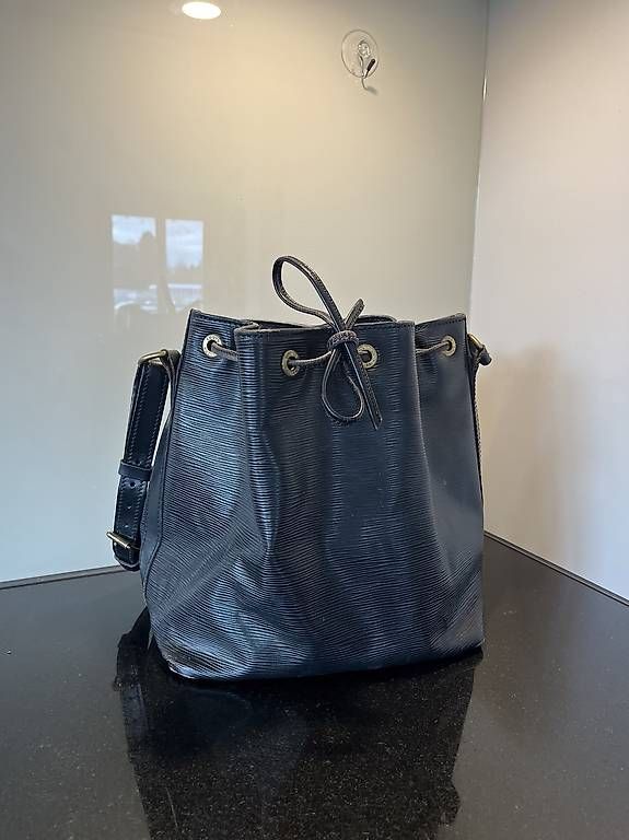 Louis Vuitton Sacs femmes: Louis Vitton Petit Sac Noe – D'occasion à Luzern par LauraLynnMeier