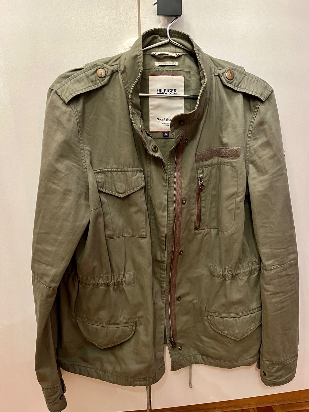 Tommy Hilfiger Giacche: Schöne  Thommy Hilfiger Jacke, olive – Usato da Oetwil an der limmat venduto da Sual 1