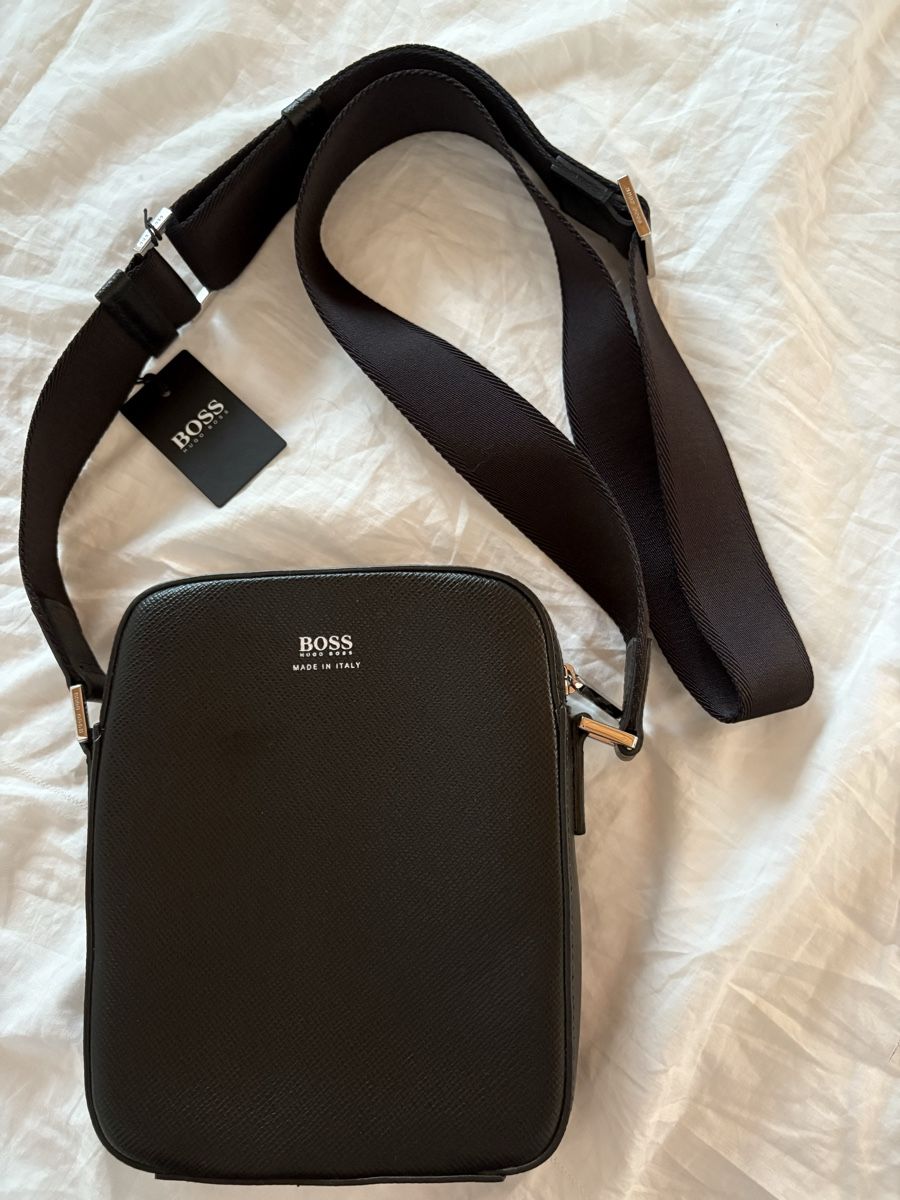Hugo Boss Borse: Borsa Hugo Boss Nuova  – Nuovo e nell'imballaggio originale da Davesco-Soragno venduto da dvf_7h6d