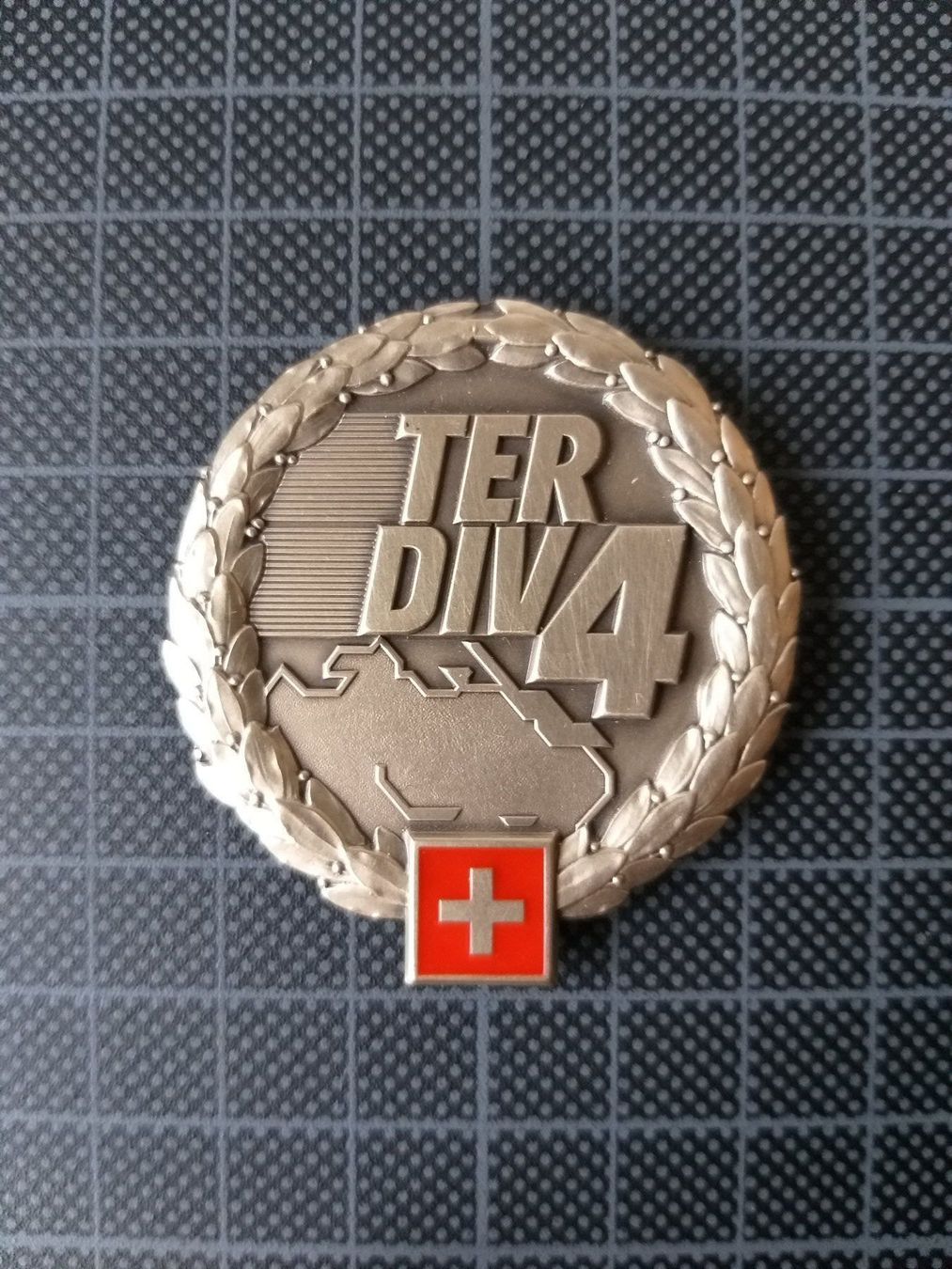 Placchette & Badge: Béretemblem Territorialdivision 4 – Usato da Bauma venduto da SwissMilitaria