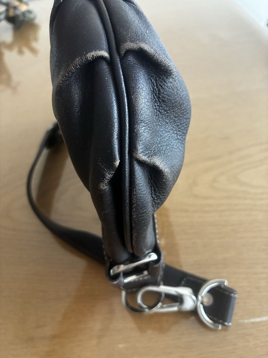 Longchamp Sacs femmes: Sac Longchamp cuir noir état d'usage – D'occasion à Aigle par Raphael1814 5