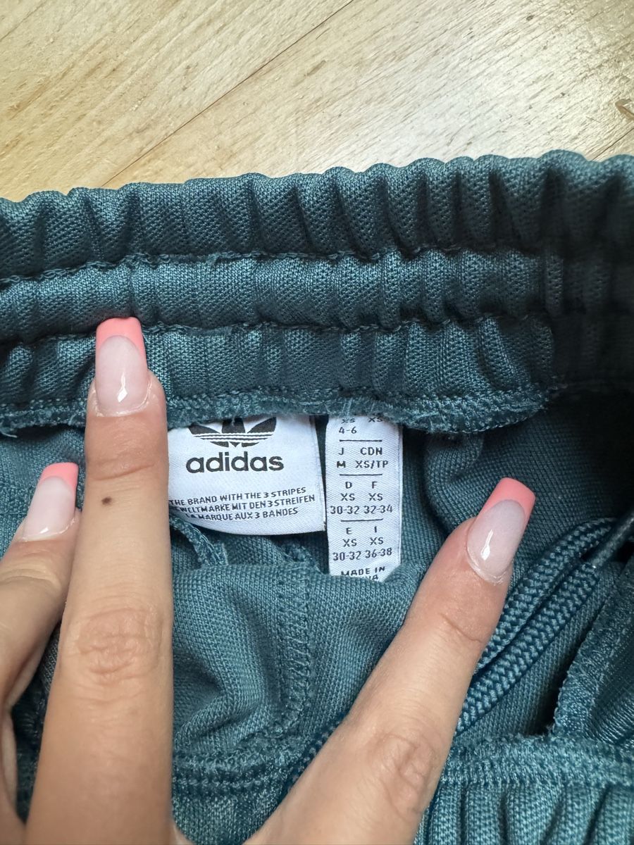 Adidas Hosen: Adidas Shorts – Neu (gemäss Beschreibung) aus Turgi von eiiinalem 2