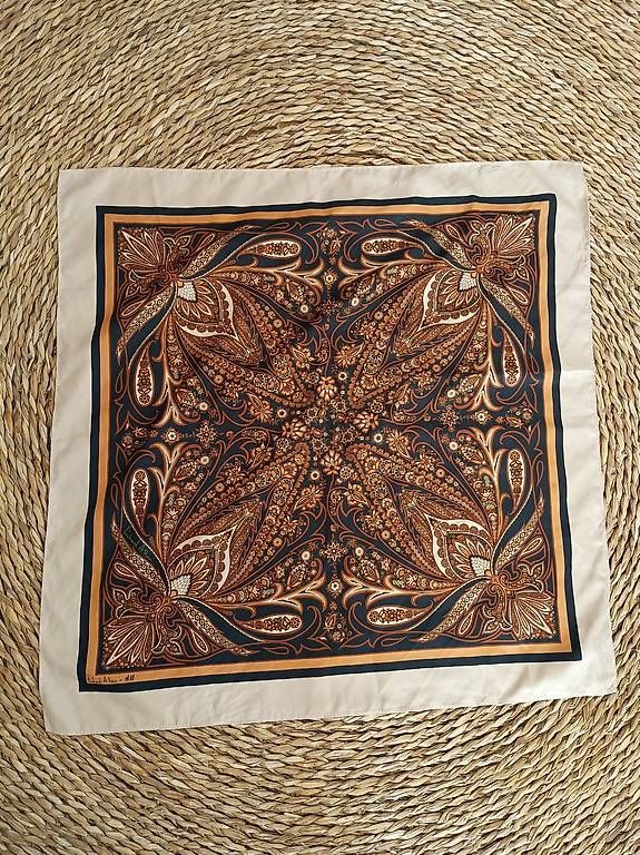 H&M Foulard & Sciarpe: Foulard von Richard Allan x H&M – Usato da Zürich venduto da Melianea