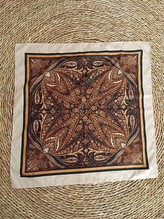 Foulard von Richard Allan x H&M