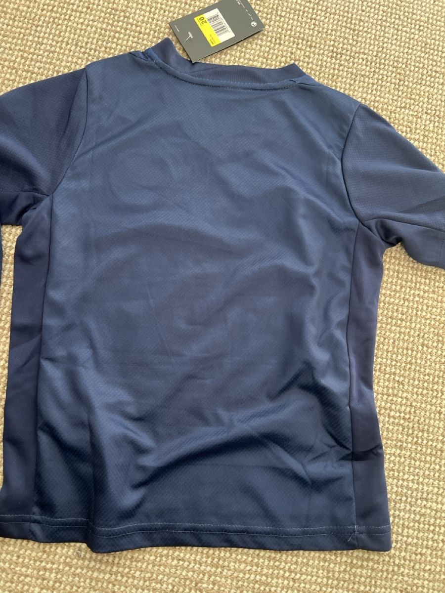 Nike Lotti di vestiti: Paris Saint-Germain Nike Original – Nuovo e nell'imballaggio originale da St-Sulpice NE venduto da Ela.2 2