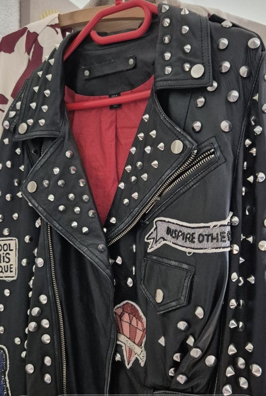 Zara Giacche: Rock- / Punk- / Nieten-Lederjacke – Nuovo (secondo la descrizione) da Urtenen-Schönbühl venduto da chrebeli1