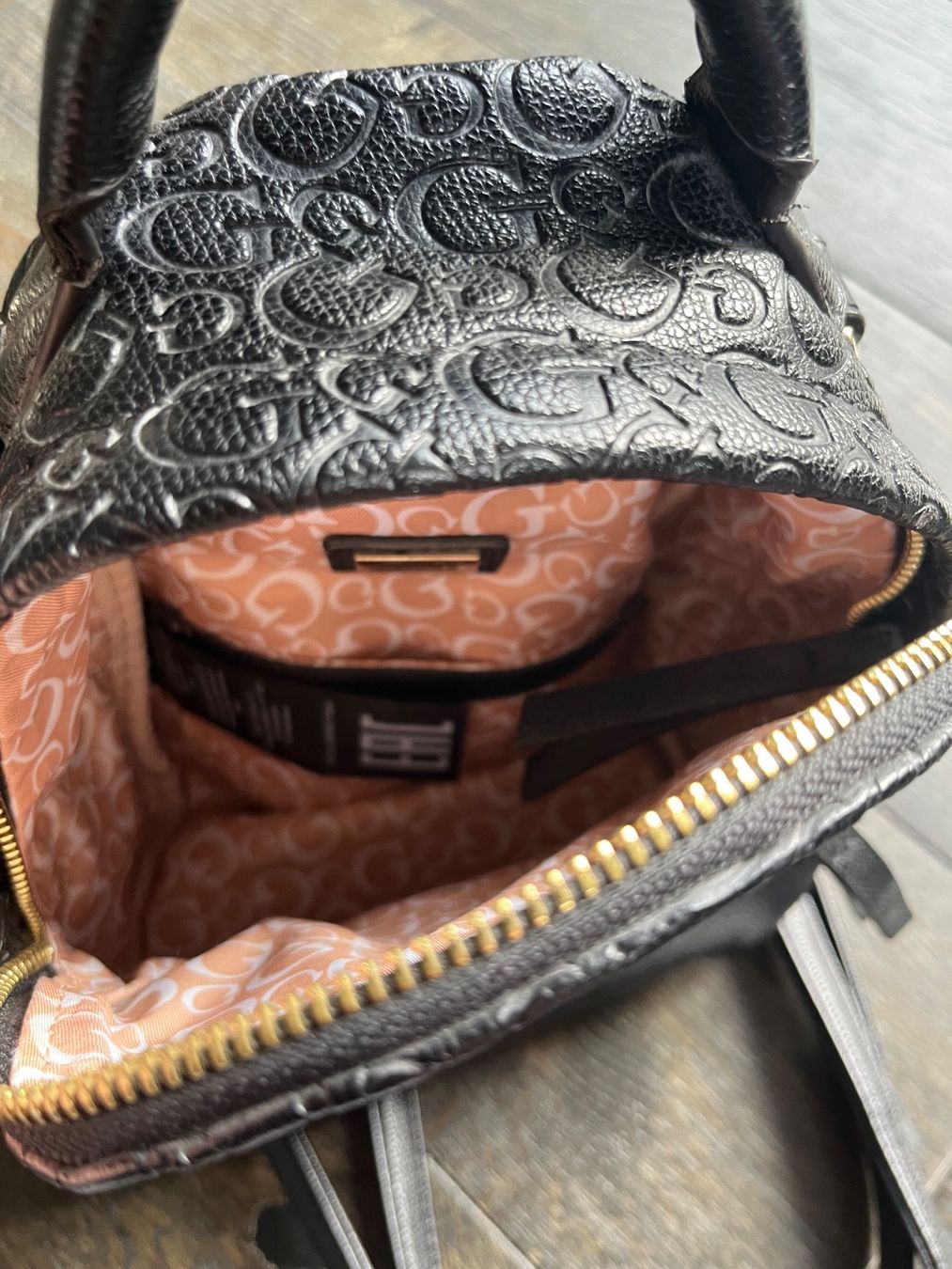 Guess Sacs à dos: Sac à dos Guess – D'occasion à Posieux par evs_57x2 2