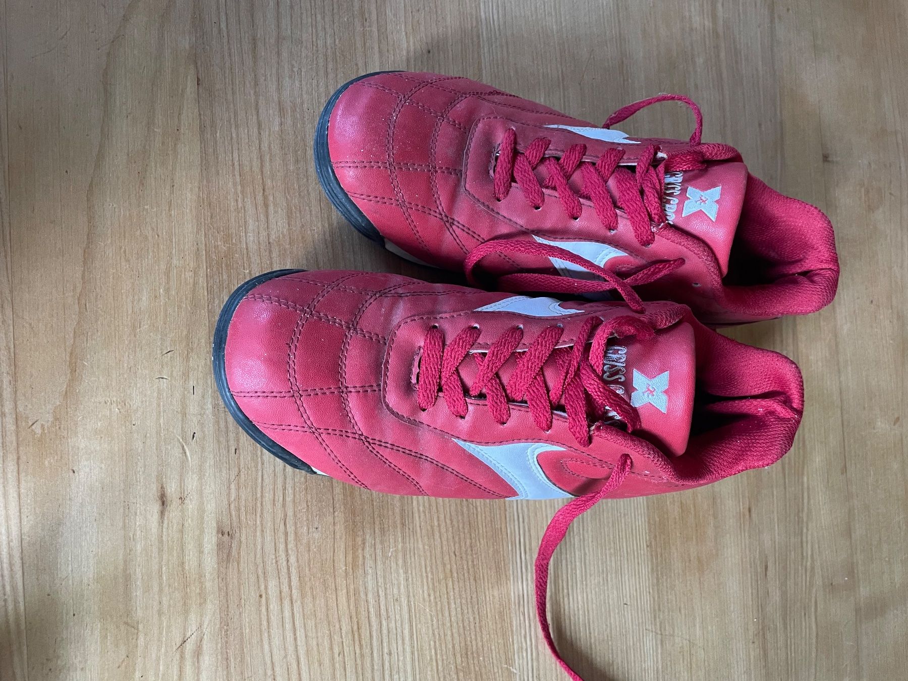 Scarpe da uomo: Turnschuhe rot Grösse 42 – Usato da Trimstein venduto da gkt