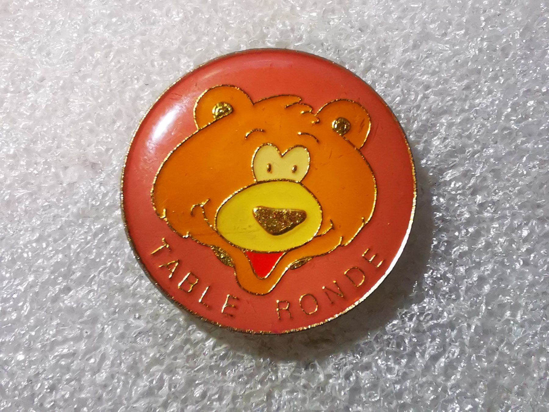 Plaketten & Abzeichen: Ansteckpin 90: Table Ronde – Gebraucht aus Oppligen von Pin-Fall-Shop