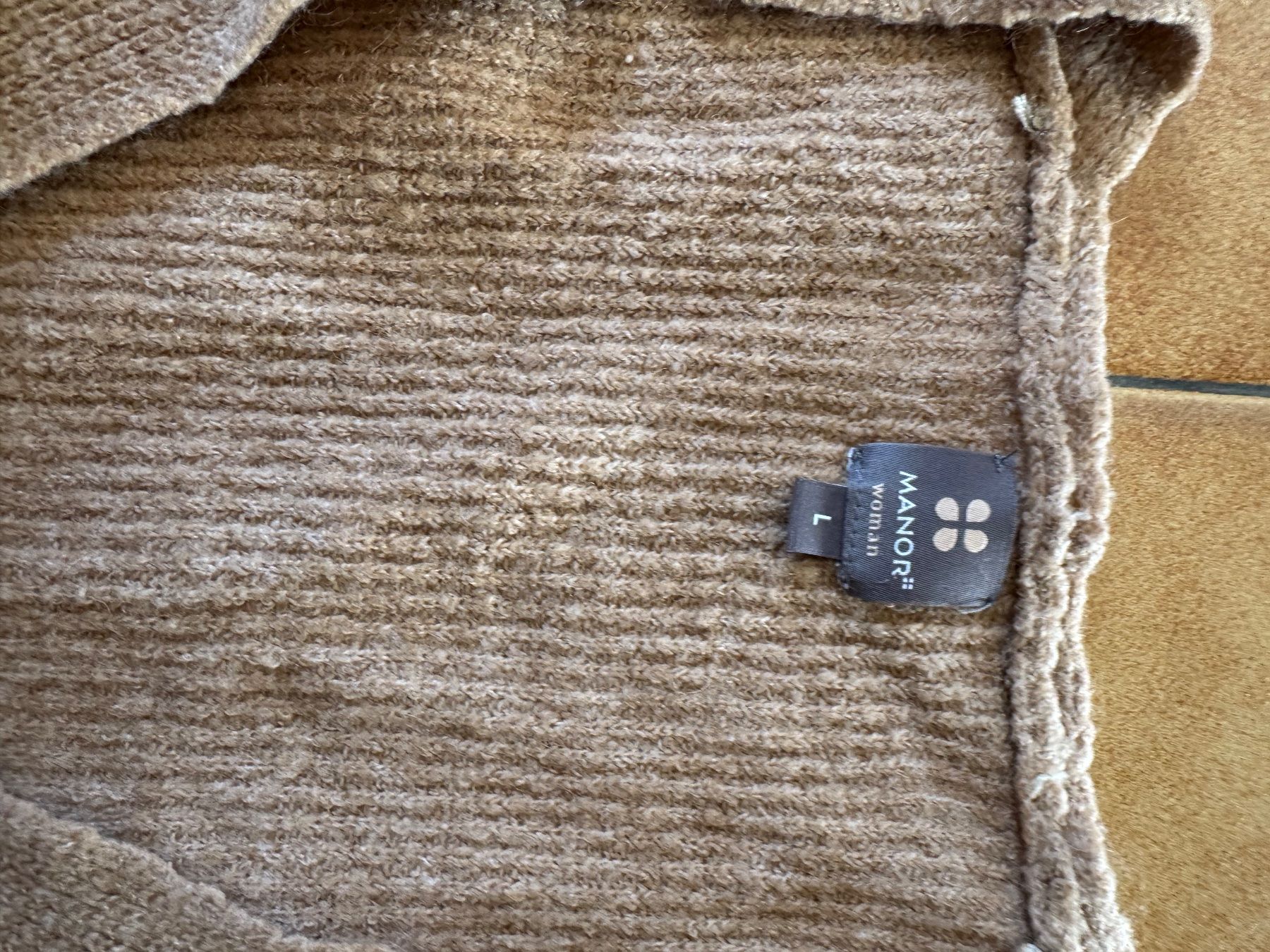Maglioni & Felpe: Pull Manor beige colle V  taille L Laura – Usato da Veyrier venduto da Kimedovapa_1