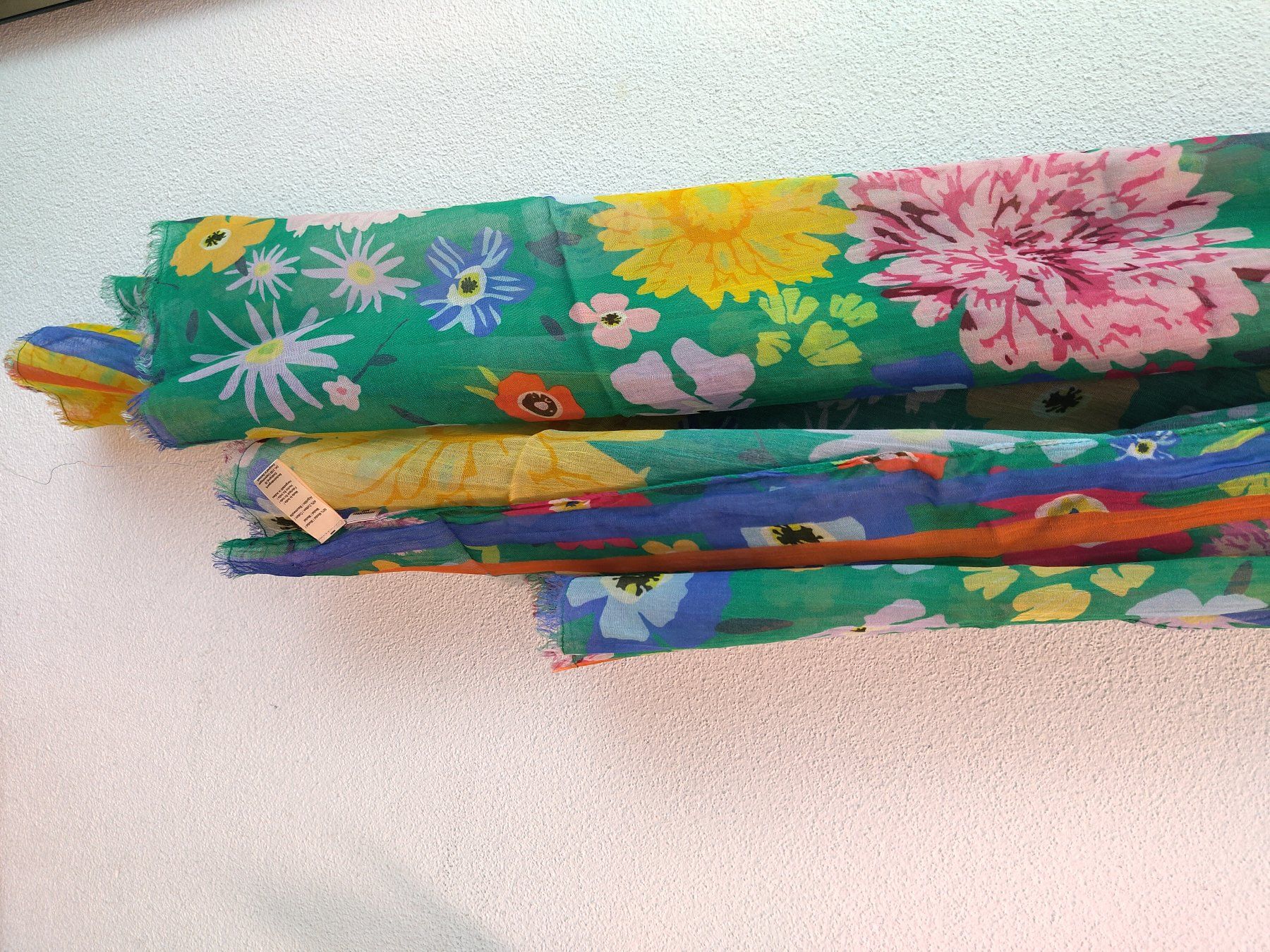 Becksöndergaard Foulard & Sciarpe: Farbenfroher Schal mit Blumenprint von Becksöndergaard – Usato da Zürich venduto da ste_58hs 3