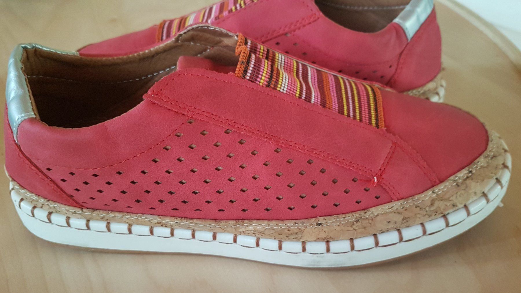 Scarpe da donna: Chaussures rouges grandeur 37 – Usato da Villiers venduto da san_jn5w